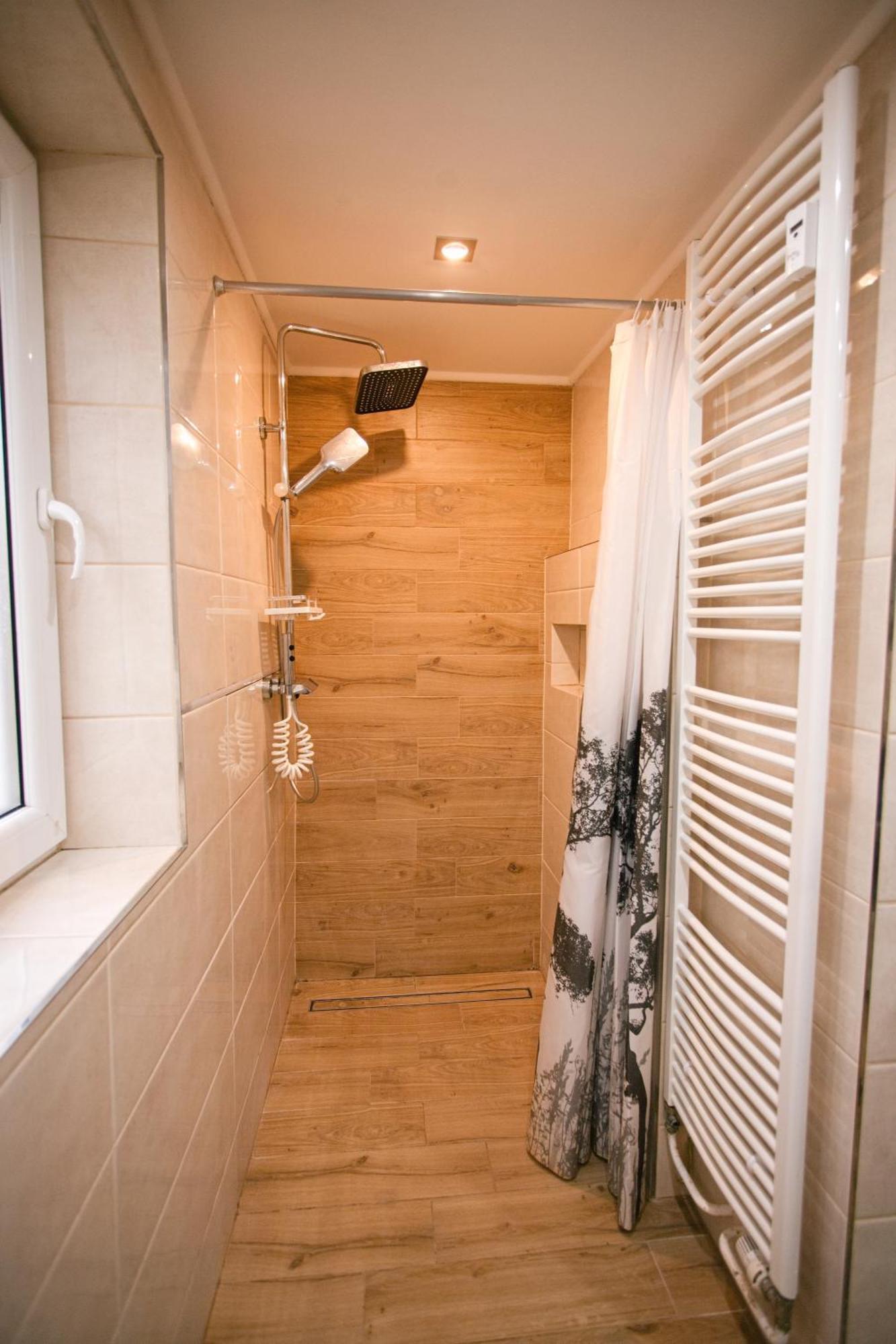 Apartment Mestsky - Flat & 24h Self Check-in & 62m2 & Free Parking Banska Bystrica