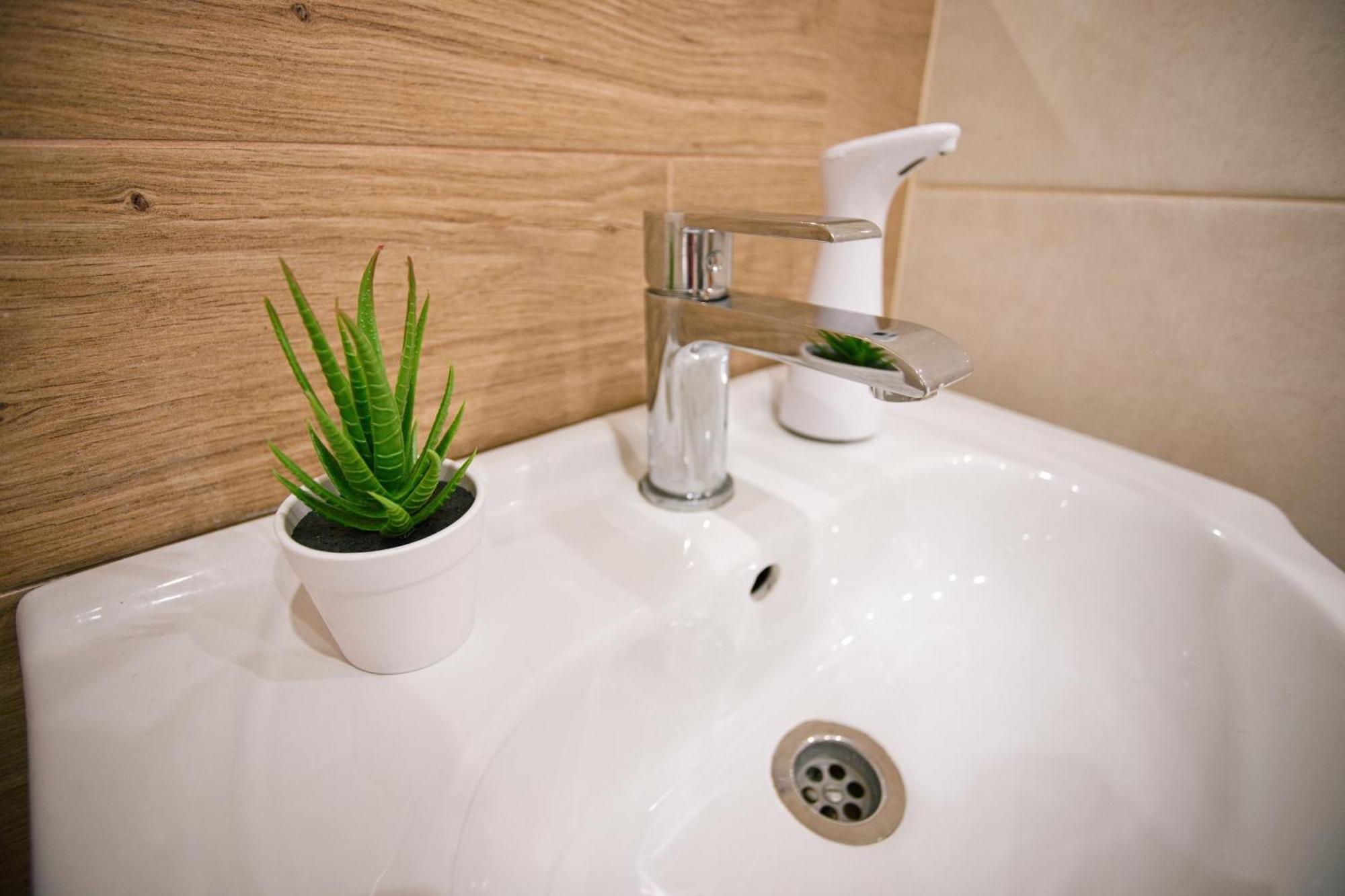 Mestsky - Flat & 24h Self Check-in & 62m2 & Free Parking Apartment