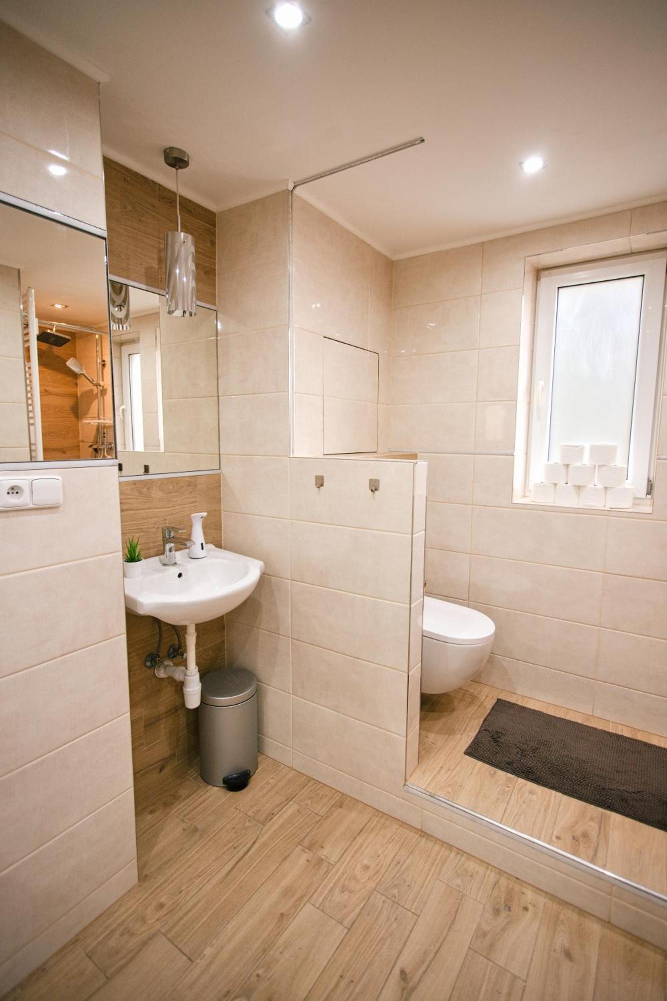 Mestsky - Flat & 24h Self Check-in & 62m2 & Free Parking * Banska Bystrica
