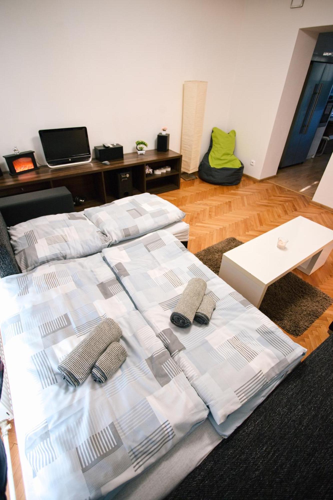 Mestsky - Flat & 24h Self Check-in & 62m2 & Free Parking *