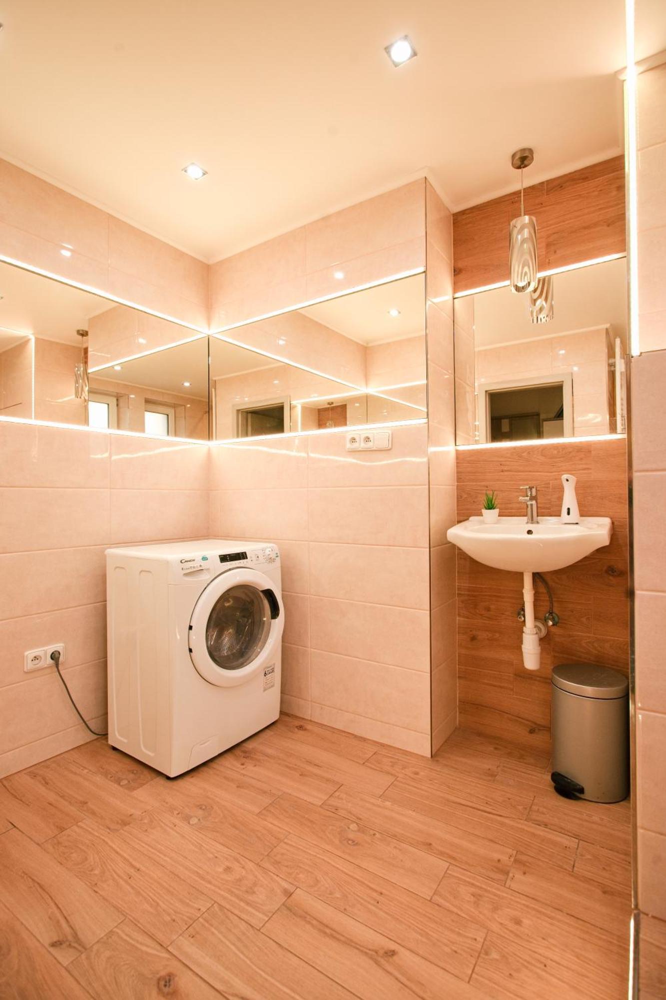 Apartment Mestsky - Flat & 24h Self Check-in & 62m2 & Free Parking *