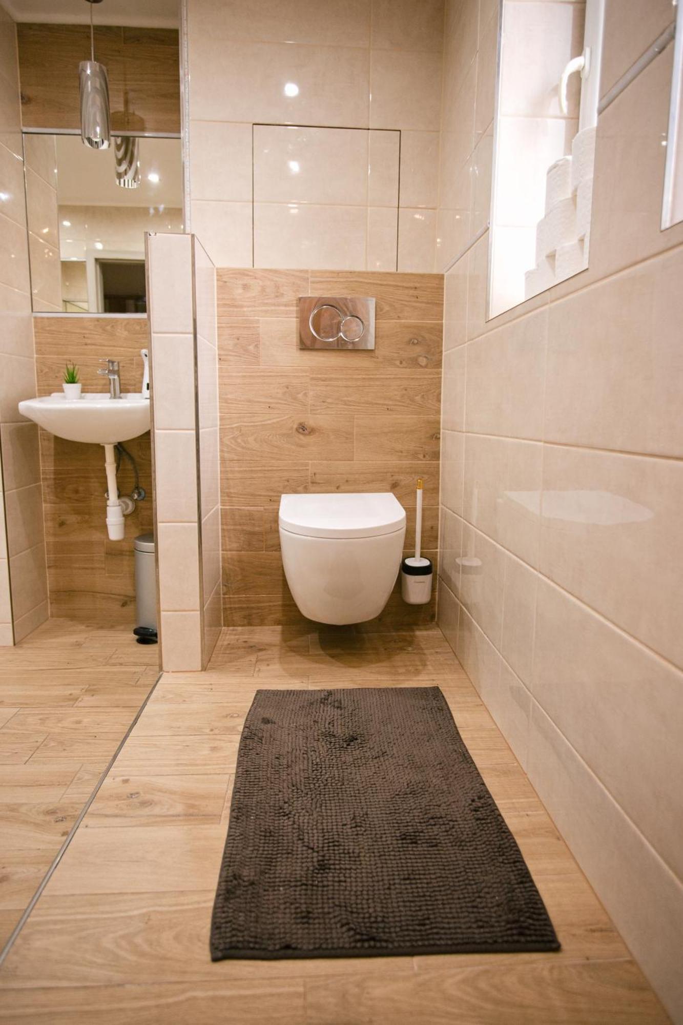 Mestsky - Flat & 24h Self Check-in & 62m2 & Free Parking *