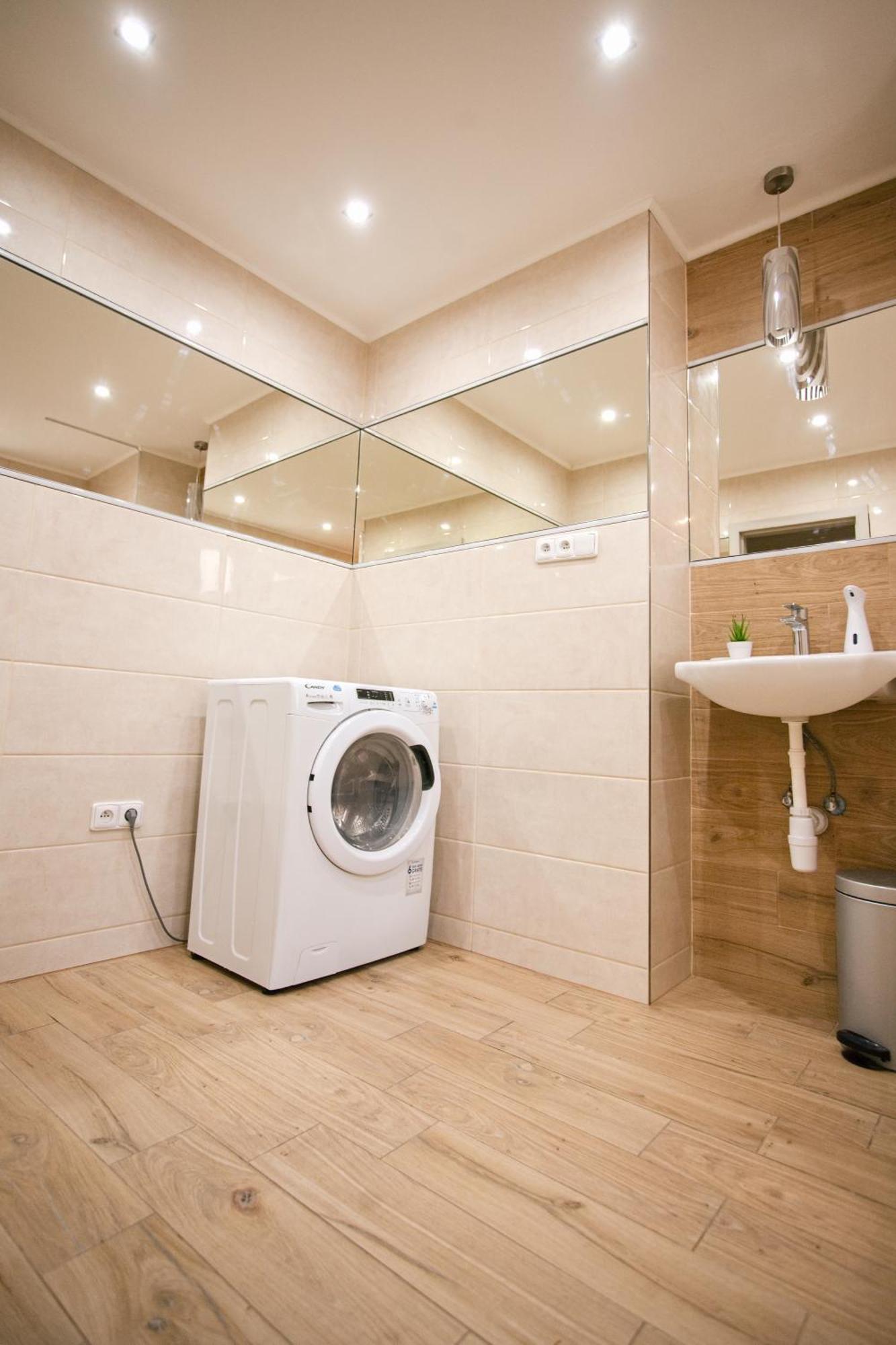 Mestsky - Flat & 24h Self Check-in & 62m2 & Free Parking